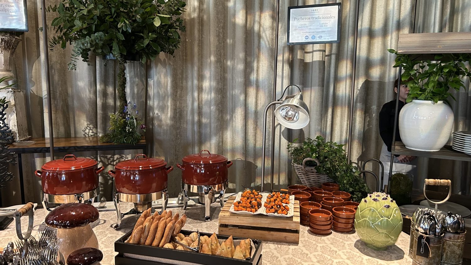 Estación de pucheros en evento con servicio en directo