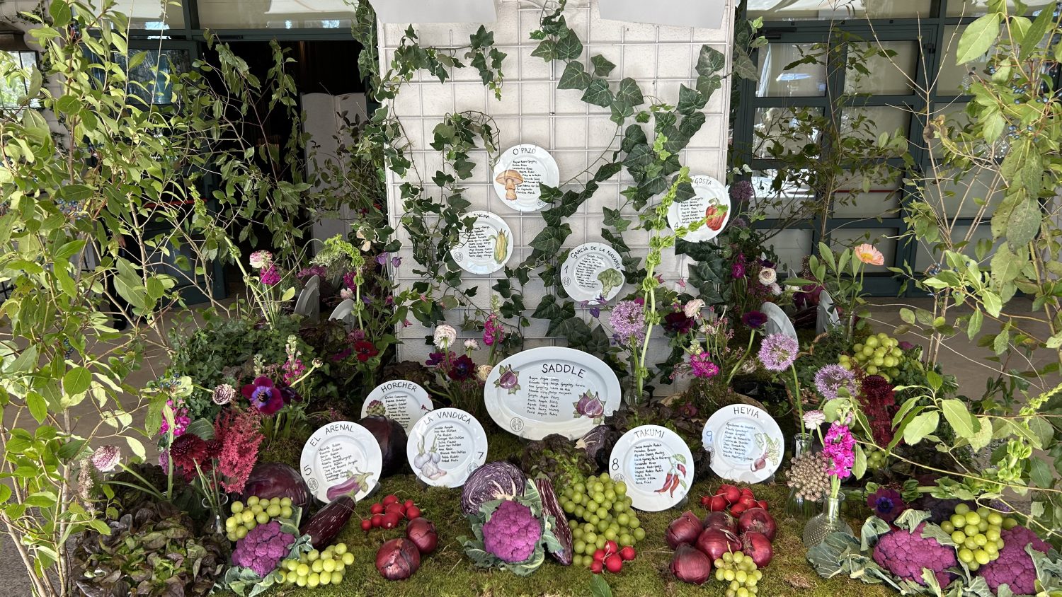 Decoración floral con frutas y verduras en boda en La Quinta de Jarama